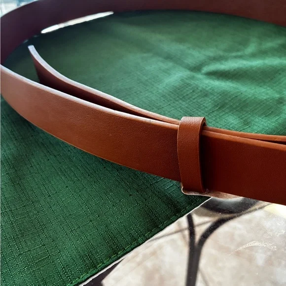 Tan faux leather belt 47 inches long Adjustable - Picture 2 of 3